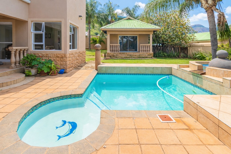 5 Bedroom Property for Sale in Caribbean Beach Club North West